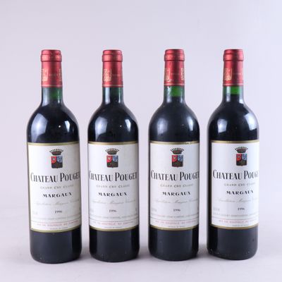 trois bouteilles de vin sont alignées sur une surface blanche