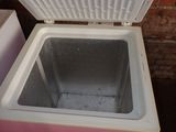 an ice cream machine that is sitting on the floor