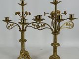 paire de candélabres anciens en laiton avec fleurs et feuilles