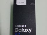Boîte du Samsung Galaxy S7 dont le fond est ouvert