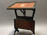 l'image d'une petite table en bois avec un tiroir en dessous