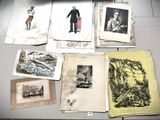 de nombreuses vieilles photos posées sur la table, sur lesquelles figurent des images