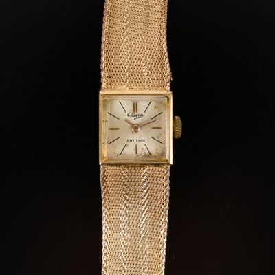 Bracelet-montre de dame en or, le cadran carré, le mouvement… - Photo 1