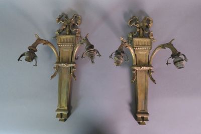 Paire d'appliques électrifiées  en bronze doré à deux bras de lumière, - Photo 1