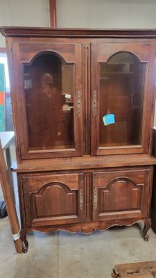 1 meuble en 2 corps à 4 portes