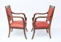 Paire de fauteuils en bois naturel mouluré, sculpté et patin… (photo 2)