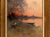 une peinture à l'huile représentant un bateau sur un lac, avec un coucher de soleil en arrière-plan