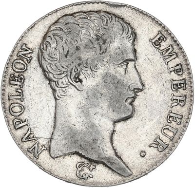 gros plan d'une pièce de monnaie sur laquelle figure une tête de femme
