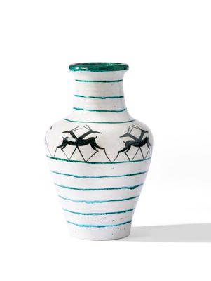 un vase blanc orné d'un motif noir et vert