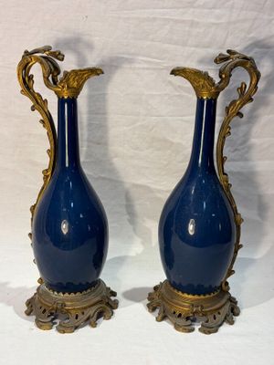 two vases that are sitting on a table