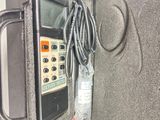 une boîte noire contenant une télécommande