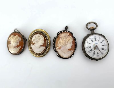 Lot de 3 broches pendentifs en métal doré ou argent ornées d… - Photo 1