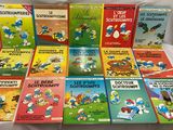un grand nombre de livres posés sur une table