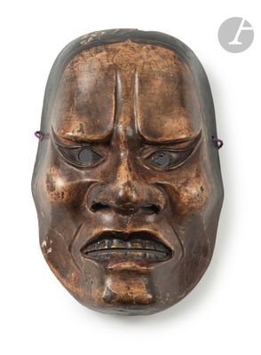 une image d'un masque en bois sur fond blanc