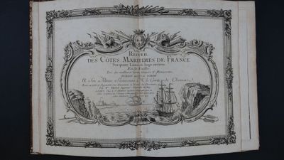 un vieux livre avec l'image d'un bateau