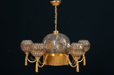 Lustre à cinq six lumières en verre et laiton. Style Art Déc…