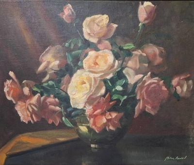 un tableau représentant des roses roses dans un vase posé sur une table