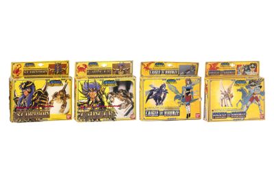 un ensemble de quatre jeux de cartes est représenté sur un fond blanc