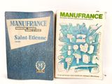 deux livres posés sur une surface blanche ; l'un est bleu et l'autre est vert