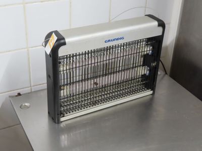 Destructeur d'insectes GRUNDIG.