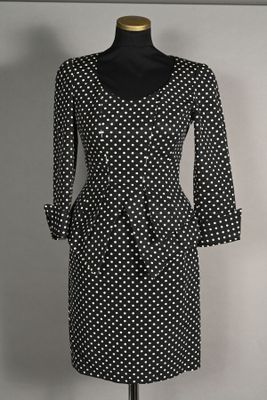 CANDICE FRAIBERGER. Tailleur noir à pois blancs composé d'un…