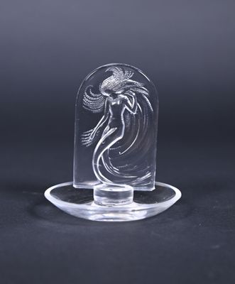 Dans le goût de Lalique. Baguier à décor type "ondine" en ve…