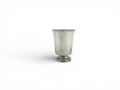 Timbale en argent uni, sur piédouche de forme ronde godronné… - Photo 1