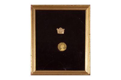 une image encadrée d'or représentant une couronne et une pièce de monnaie