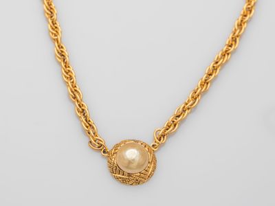 a gold plated necklace with a pearl and chain
