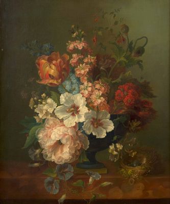 tableau représentant des fleurs dans un vase bleu posé sur une table