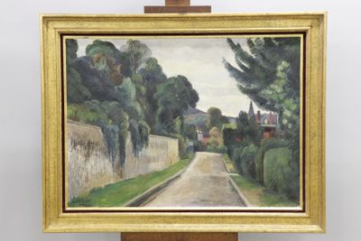 une peinture à l'huile représentant une route avec des arbres et des buissons en arrière-plan