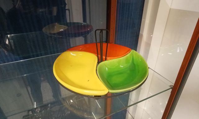 Set apéritif en céramique avec support en métal noir