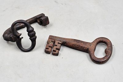 267 / J1 / Clef d'armoire XVIII ème transformée en por… - Photo 1