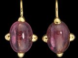 une paire de boucles d'oreilles en or et tourmaline rose