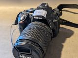 Appareil photo reflex numérique Nikon DX1 avec objectif 18-55 mm