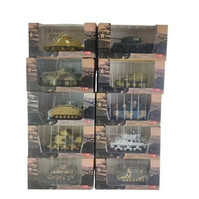 la boîte contient de nombreux types de chars miniatures différents