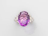 une bague en améthorate et diamants