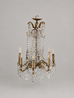 un lustre en laiton et cristal à cinq lumières