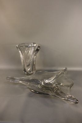 Dans le goût de DAUM. Lot comprenant un vase et une coupe en…