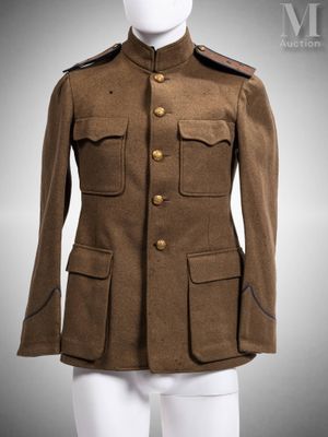 une photo d'un uniforme marron sur un mannequin, un mannequin, un mannequin, un mannequin, un mannequin, un mannequin, un mannequin, un mannequin