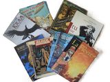 un grand nombre de livres posés sur une table