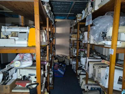a room filled with lots of different types of sewing machines