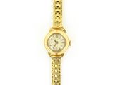 Image d'une montre-bracelet de femme sur fond blanc