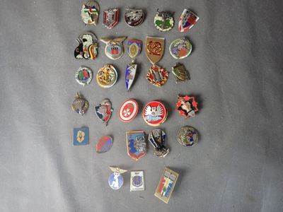 a lot of different pins and badges on a table