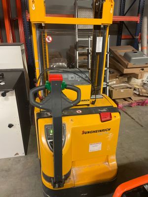 the forklift is parked in the warehouse with the back end of the fork lift
