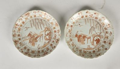 paire d'assiettes en porcelaine chinoise ornées de personnages