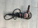 un cordon relié à un cordon posé au sol