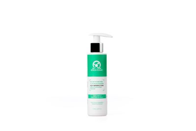 un flacon de lotion corporelle au thé vert sur fond blanc