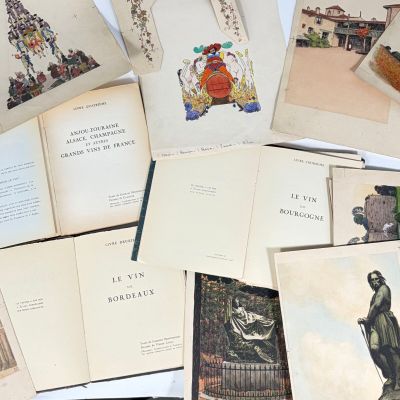 un grand nombre de livres posés sur une table