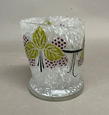 LEGRAS Vase en verre gris tacheté blanc à décor de feuilles …